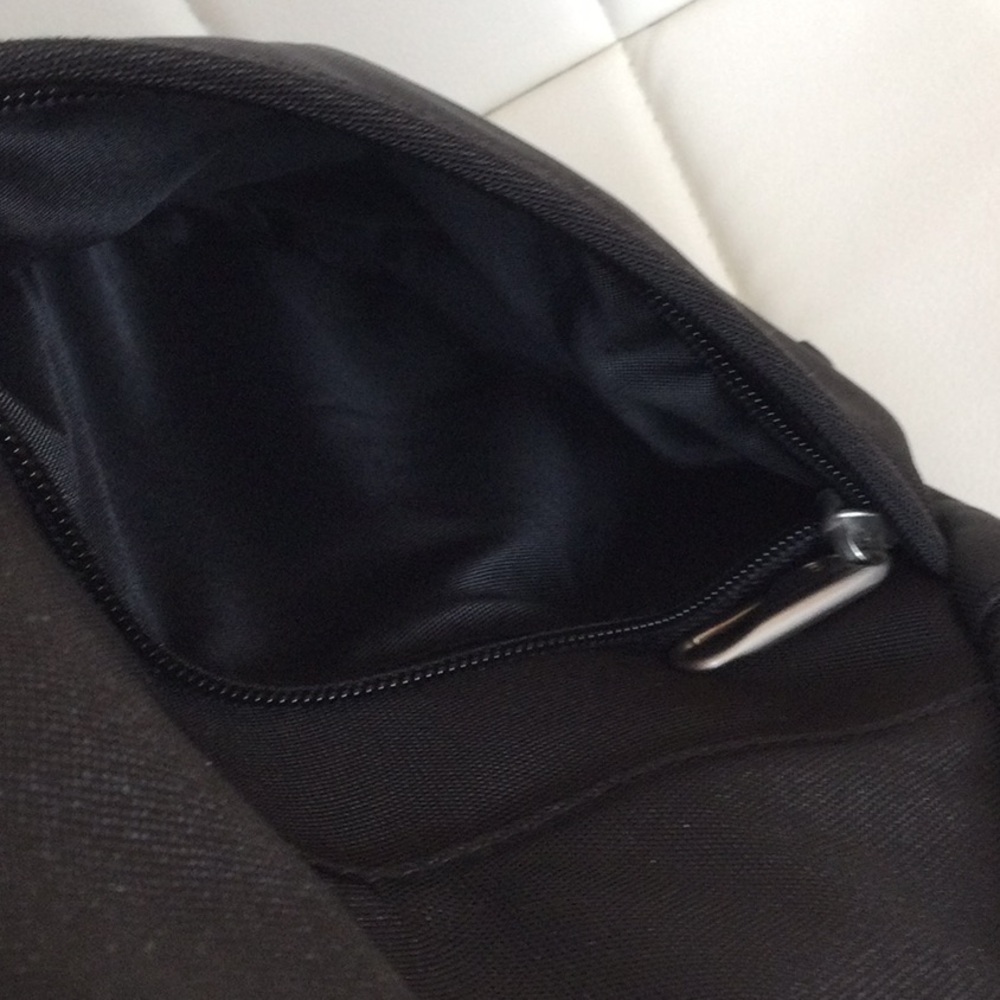 NWT Black Travelon Women’s/Men’s Ani-Theft Sling Bag - Picture 4 of 15
